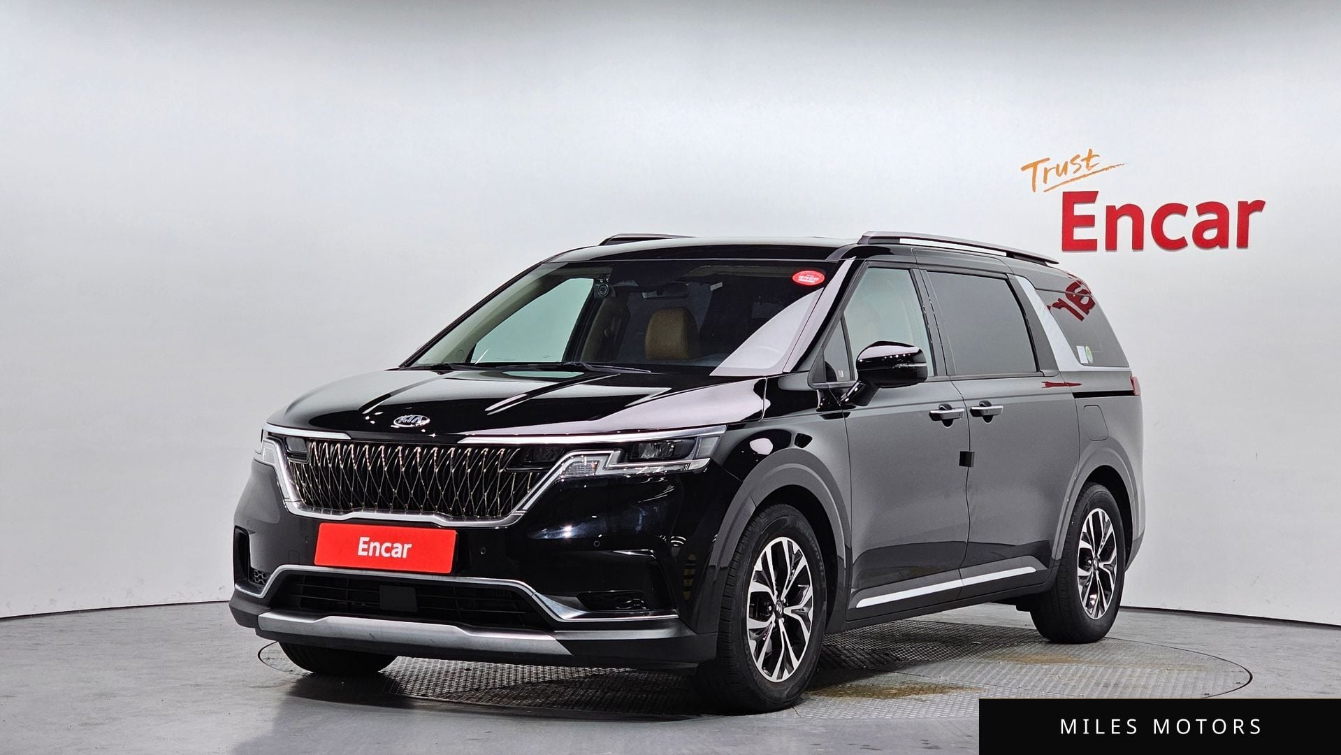 Kia Carnival 2021 — фото 1 из 12