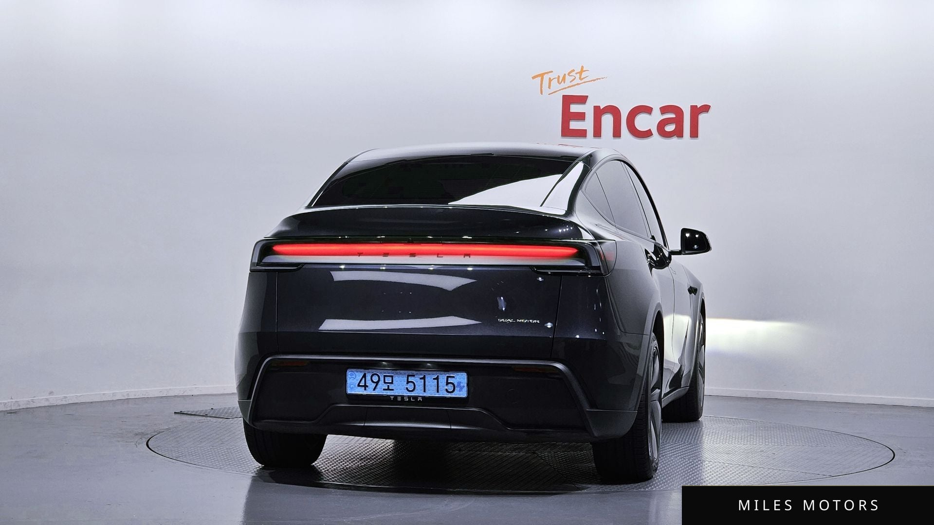 Tesla 모델 Y 2025 — миниатюра 4