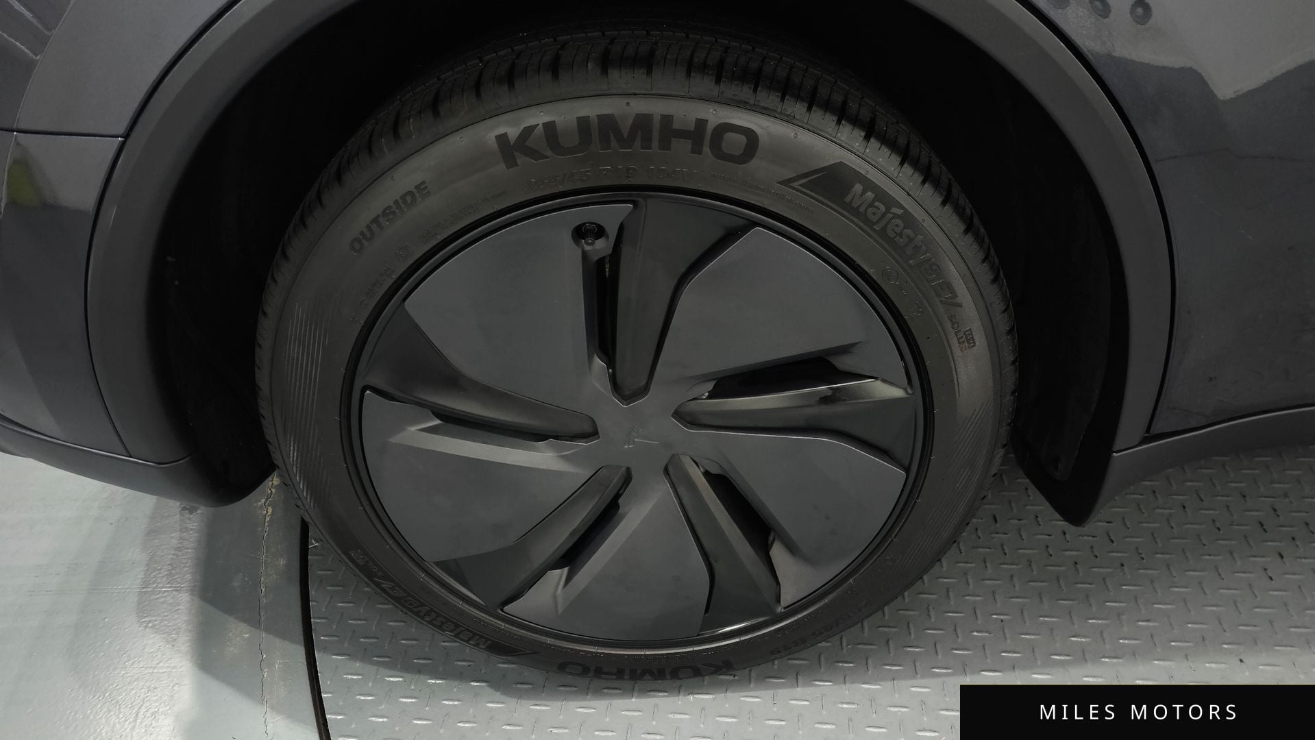 Tesla 모델 Y 2025 — миниатюра 5