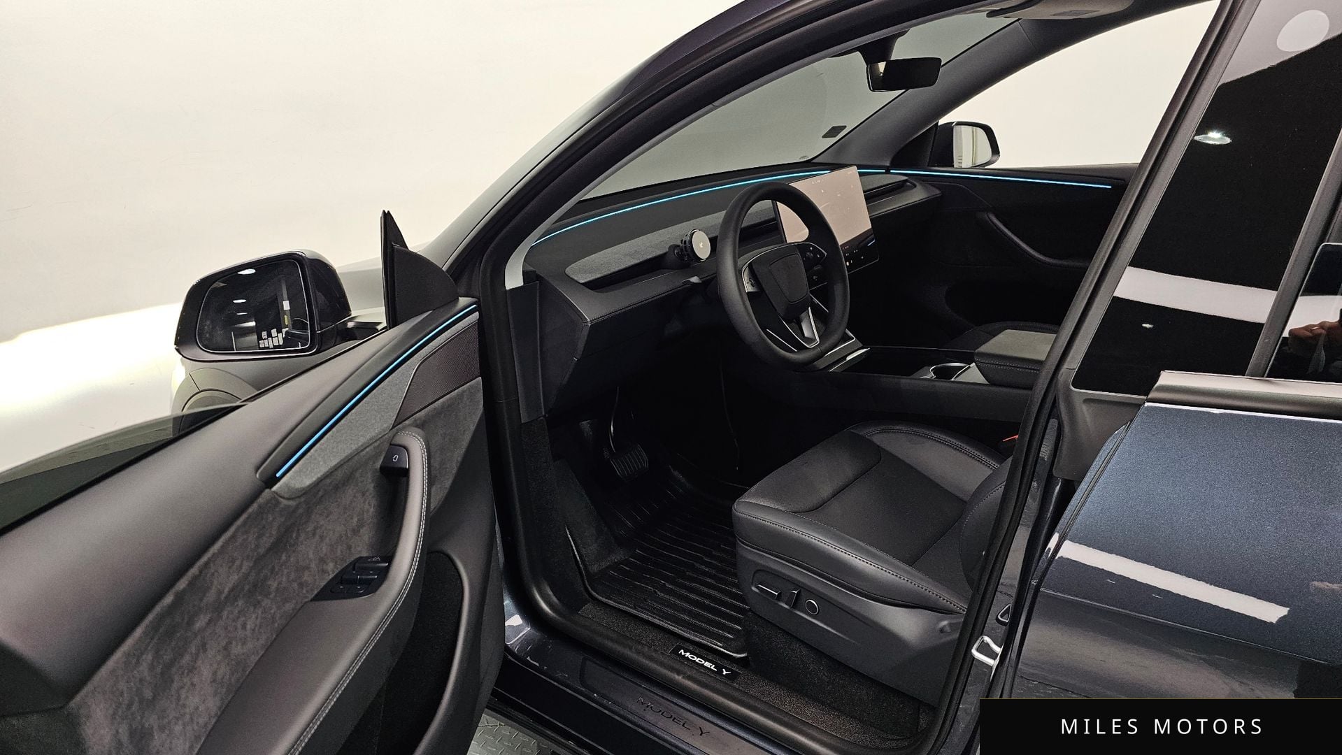 Tesla 모델 Y 2025 — миниатюра 11