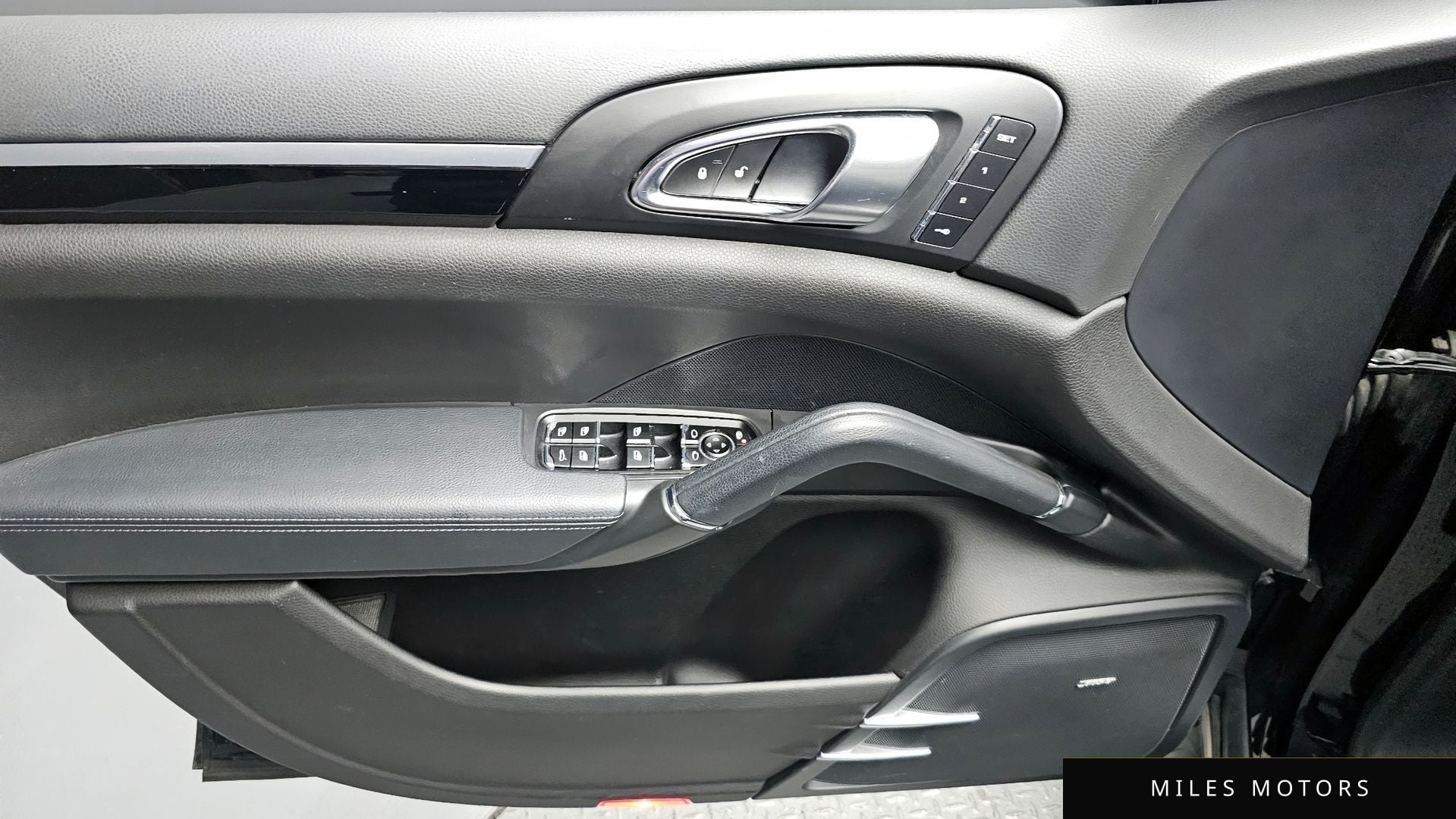 Porsche 카이엔 2015 — миниатюра 17