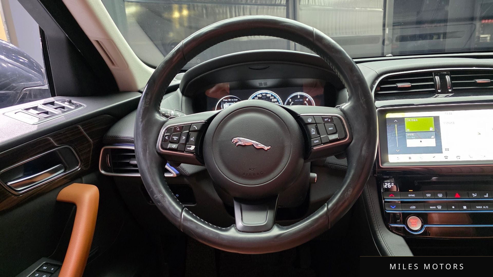 Jaguar F-PACE 2017 — миниатюра 13