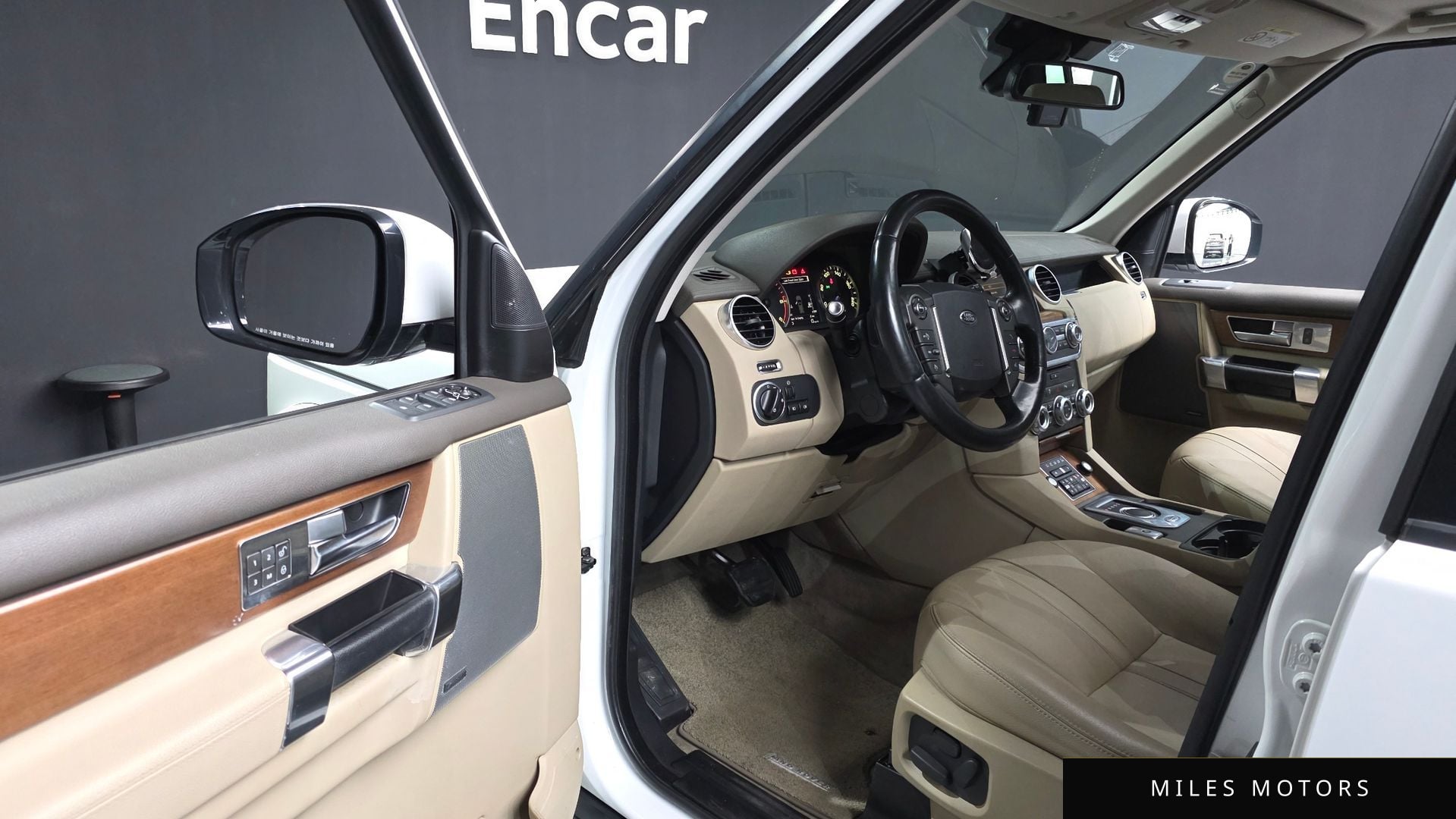 Land Rover Discovery 2016 — миниатюра 10