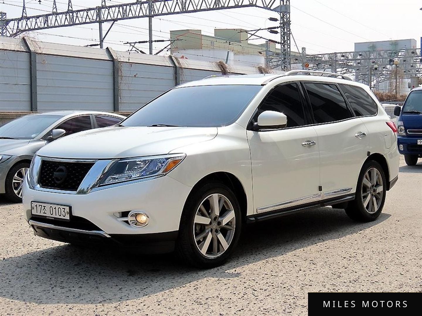 Nissan Pathfinder 2016 — миниатюра 2