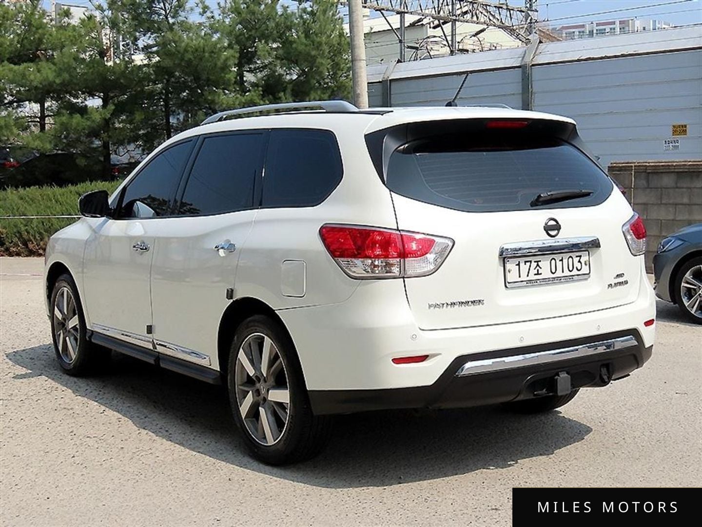 Nissan Pathfinder 2016 — миниатюра 3