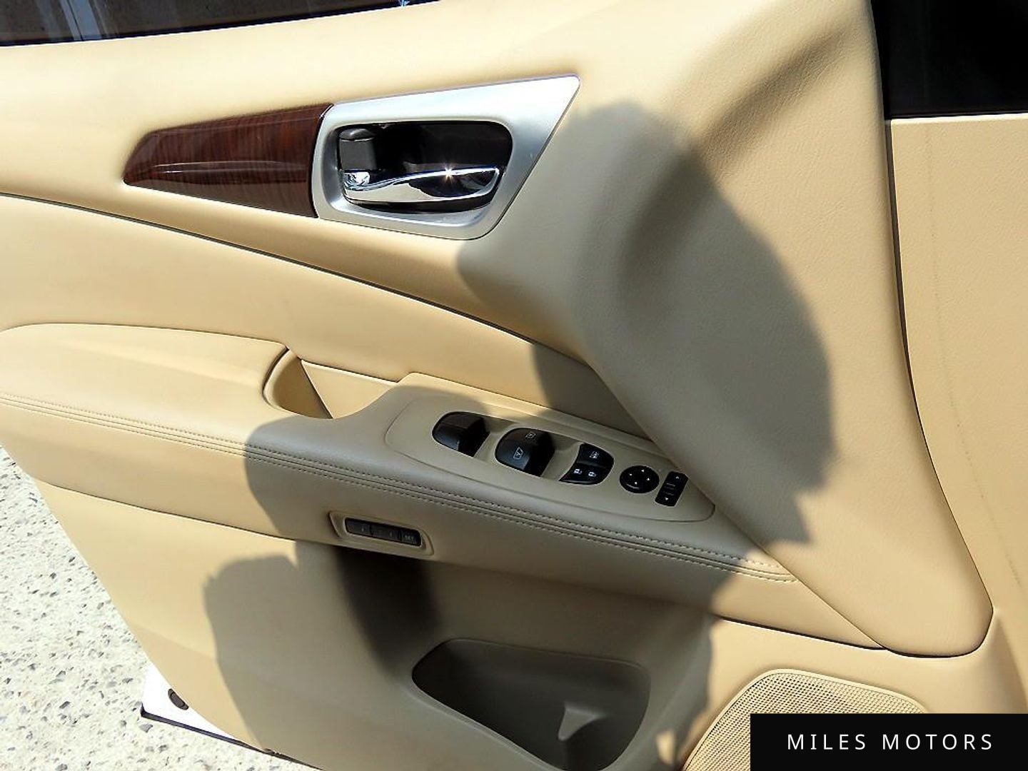 Nissan Pathfinder 2016 — миниатюра 12
