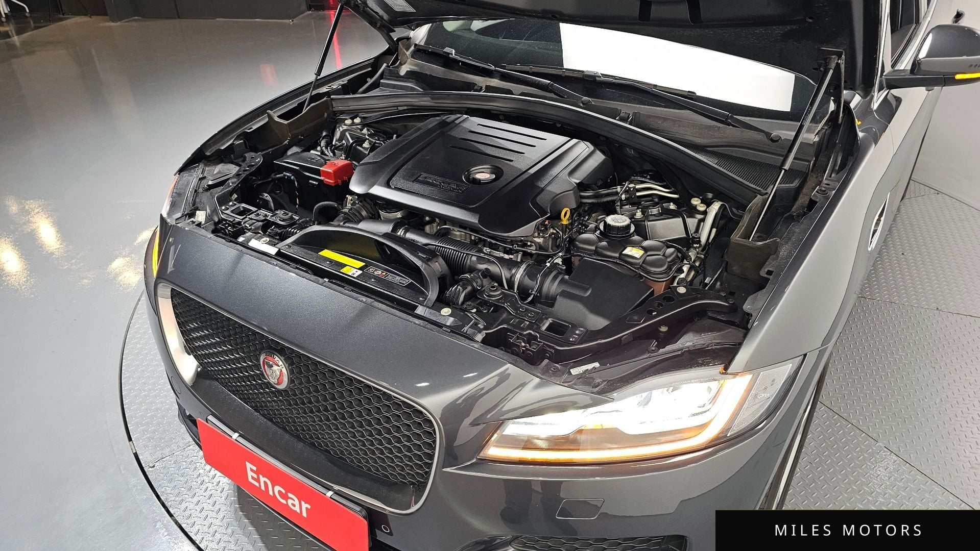 Jaguar F-PACE 2019 — миниатюра 6