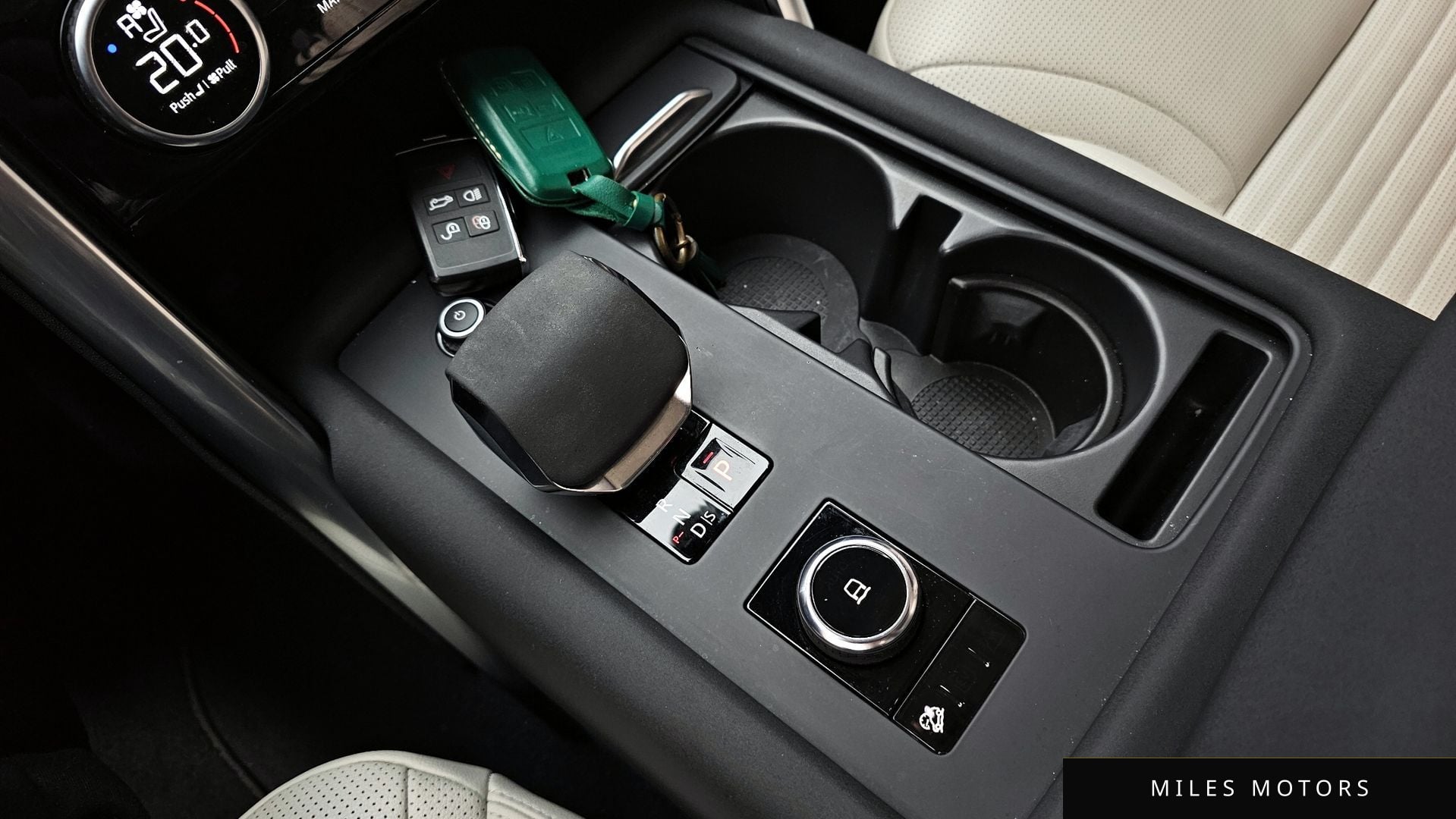 Land Rover Discovery 2022 — миниатюра 9