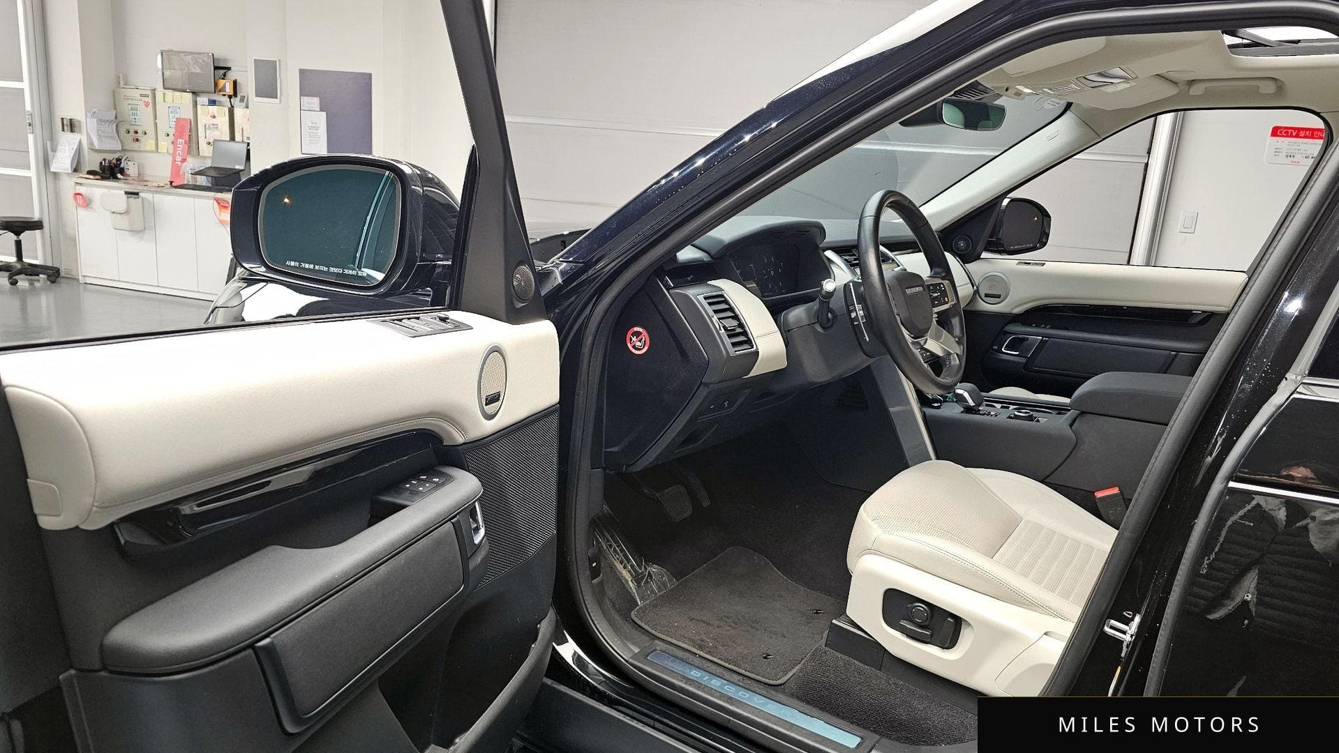 Land Rover Discovery 2022 — миниатюра 10