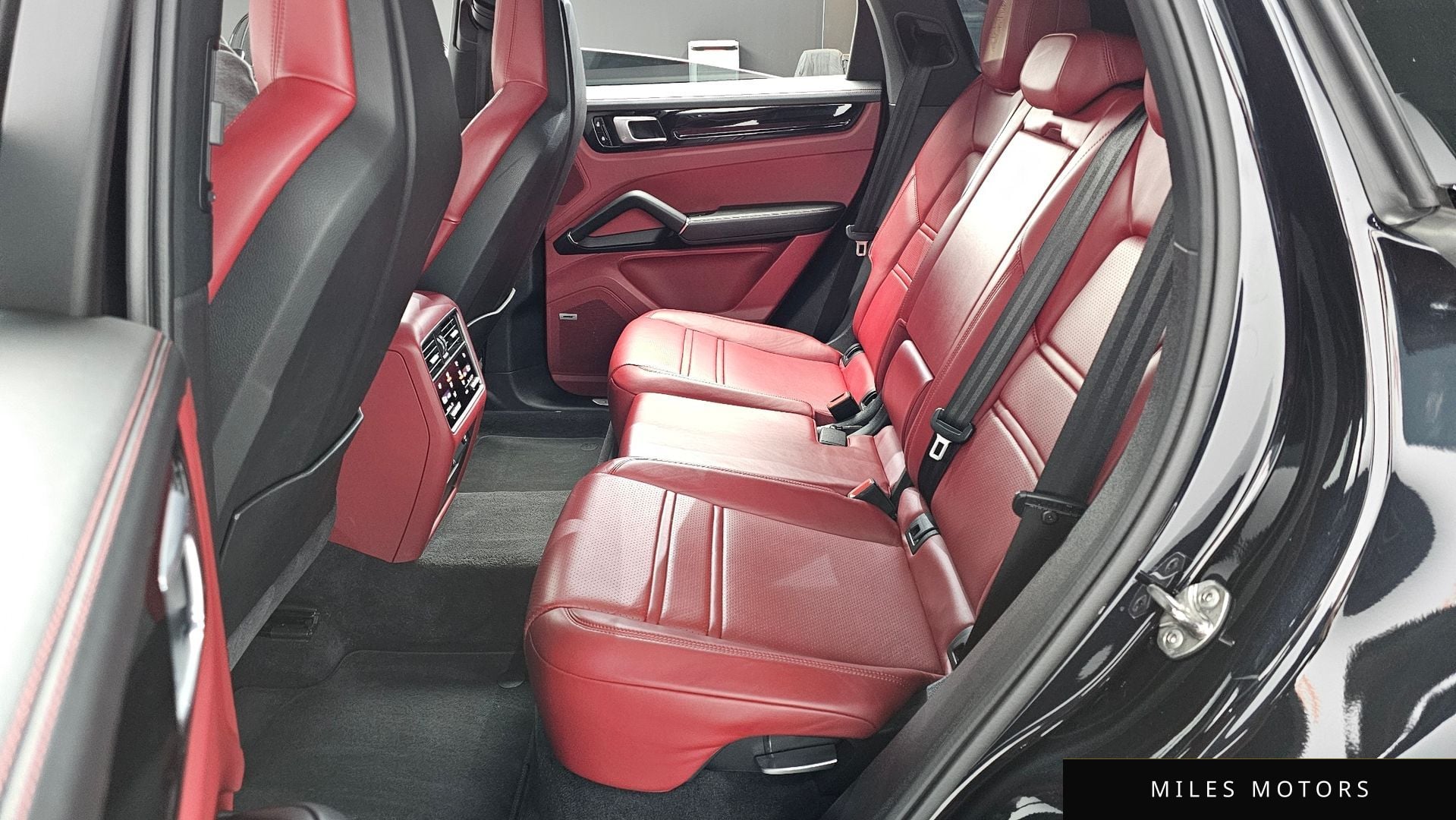 Porsche Cayenne 2021 — миниатюра 12