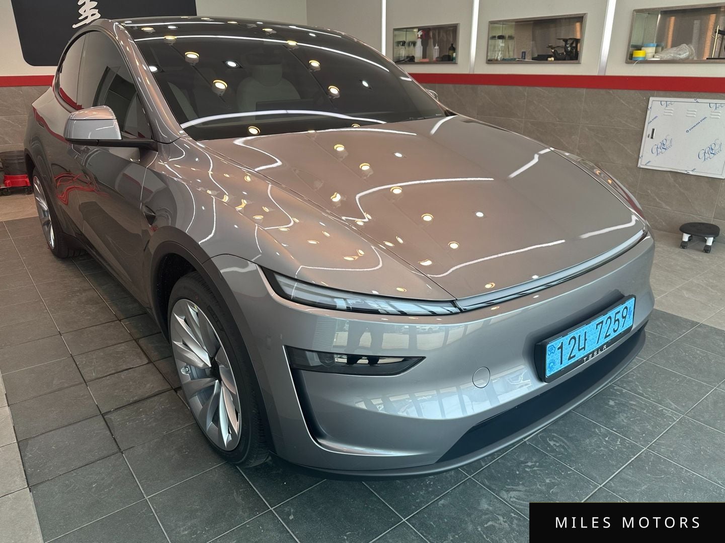 Tesla Model Y 2025 — миниатюра 3