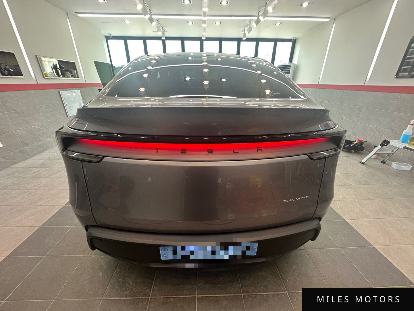 Tesla Model Y 2025 — миниатюра 4