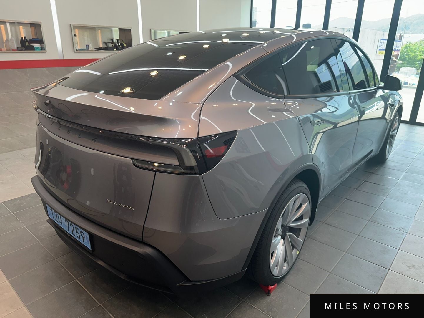 Tesla Model Y 2025 — миниатюра 5