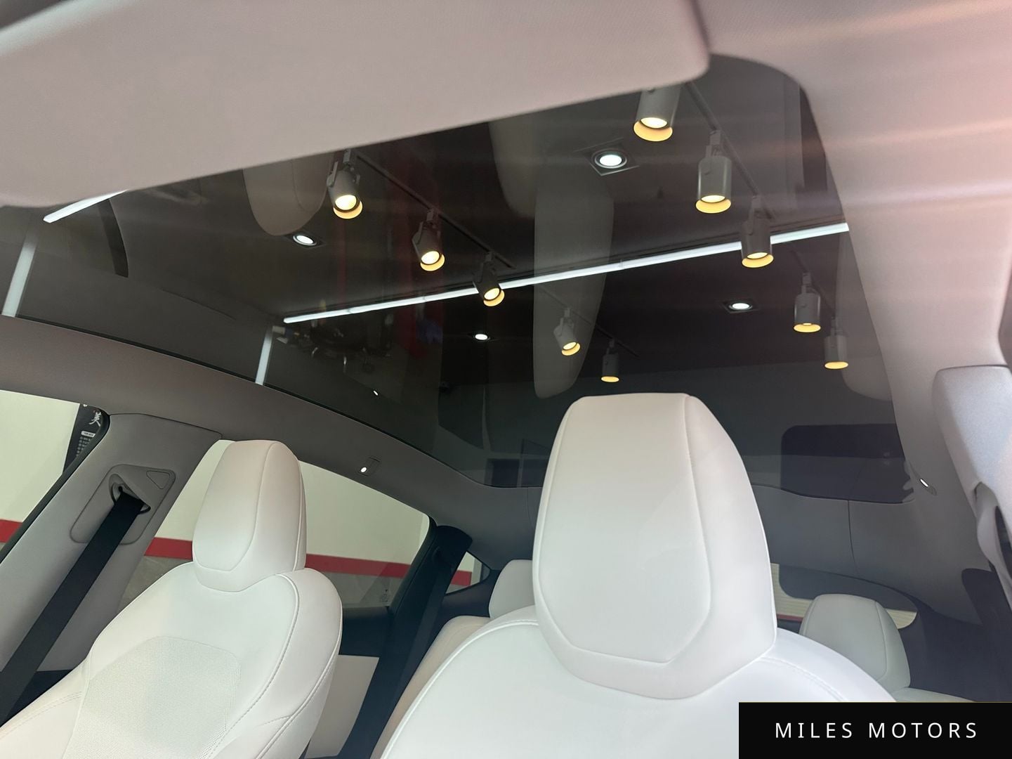 Tesla Model Y 2025 — миниатюра 10
