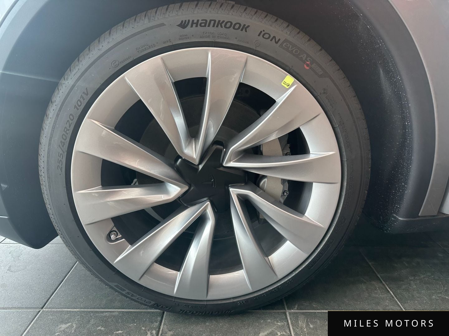 Tesla Model Y 2025 — миниатюра 11