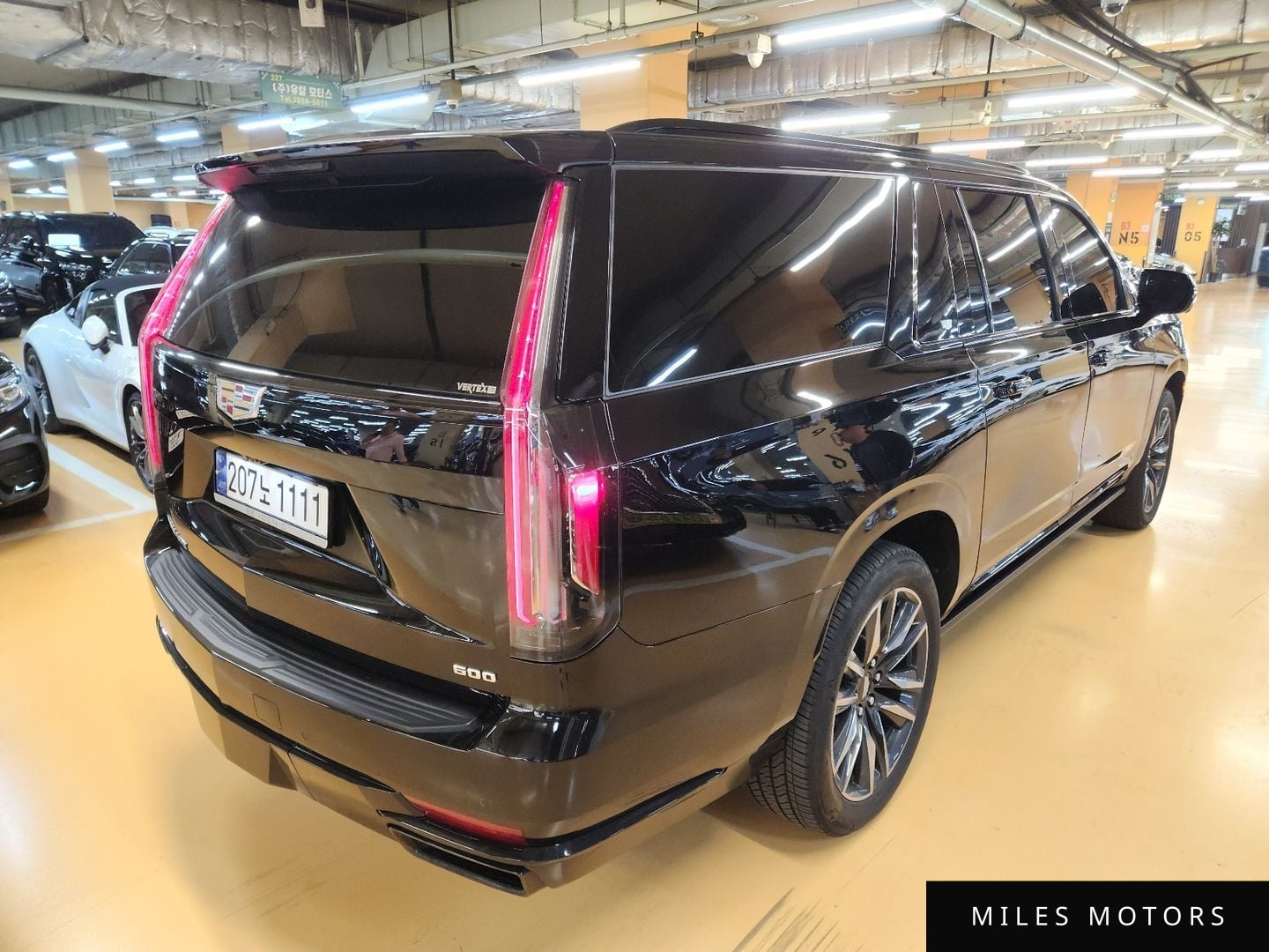 Cadillac Escalade 2023 — миниатюра 2