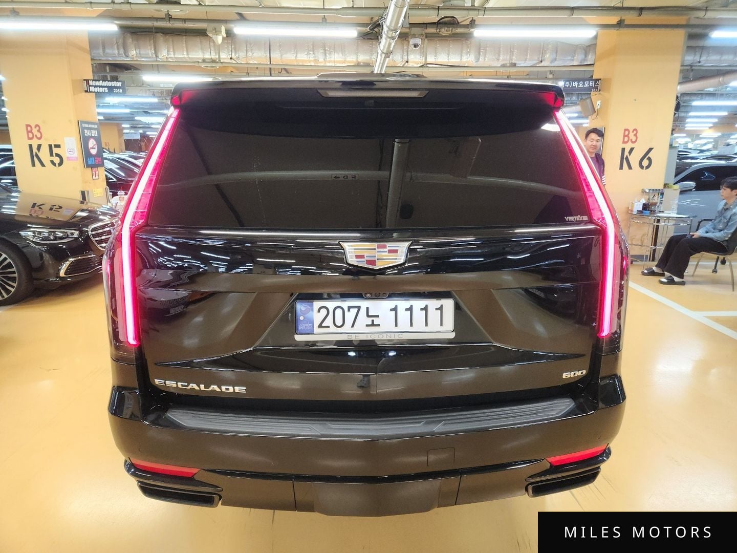 Cadillac Escalade 2023 — миниатюра 4