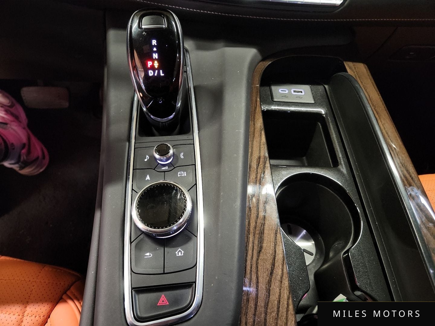 Cadillac Escalade 2023 — миниатюра 9