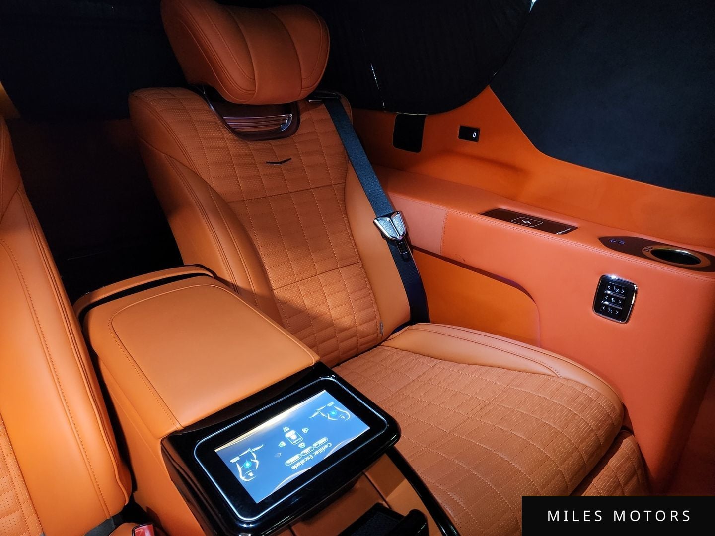 Cadillac Escalade 2023 — миниатюра 10