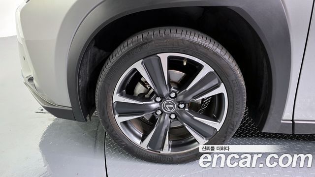 Лексус UX250h 2021 — миниатюра 5