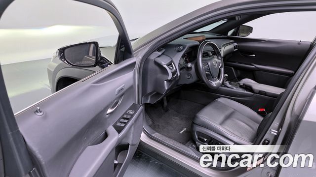 Лексус UX250h 2021 — миниатюра 11