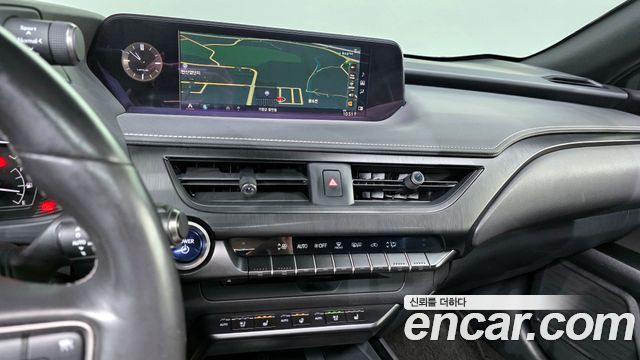 Лексус UX250h 2021 — миниатюра 14