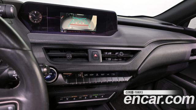 Лексус UX250h 2021 — миниатюра 15