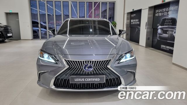 Лексус ES300h 2021 — миниатюра 3