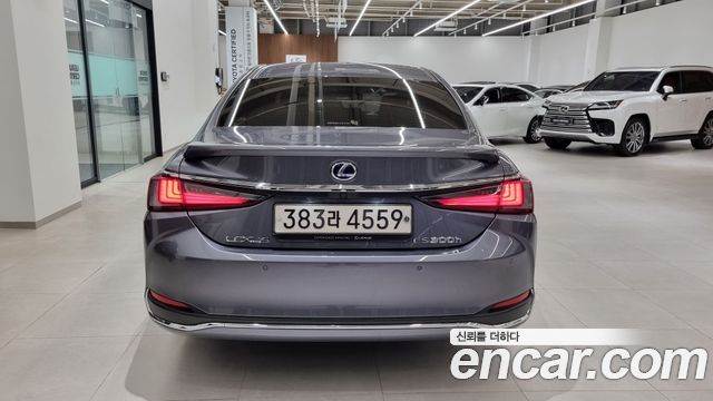 Лексус ES300h 2021 — миниатюра 4