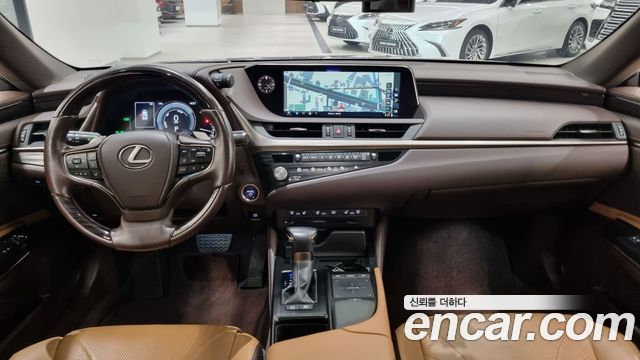 Лексус ES300h 2021 — миниатюра 7