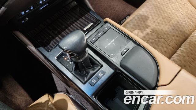 Лексус ES300h 2021 — миниатюра 9