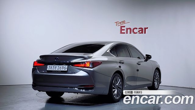 Лексус ES300h 2019 — миниатюра 2