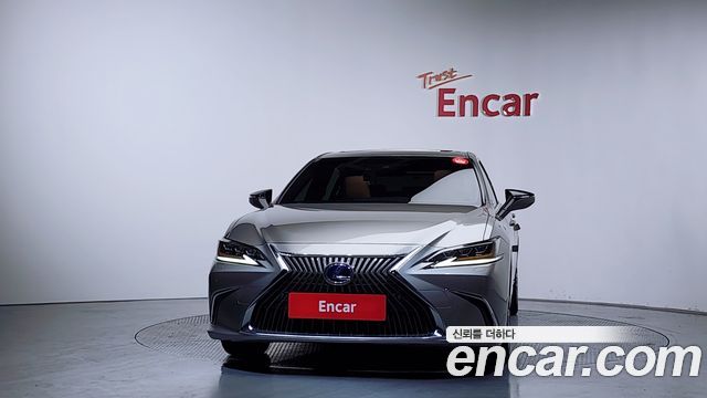 Лексус ES300h 2019 — миниатюра 3