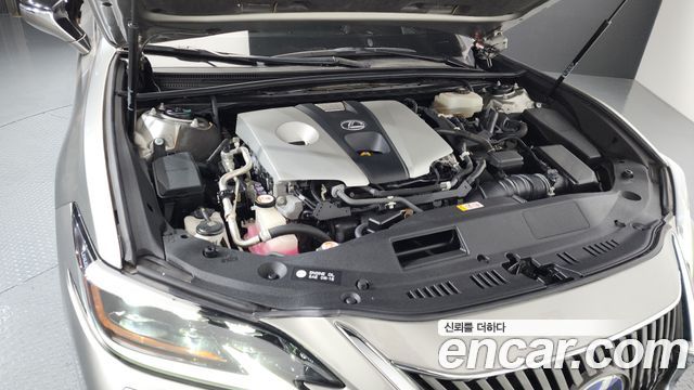 Лексус ES300h 2019 — миниатюра 6