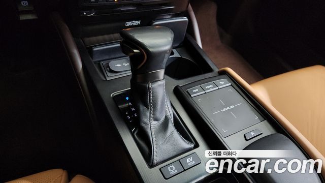 Лексус ES300h 2019 — миниатюра 9
