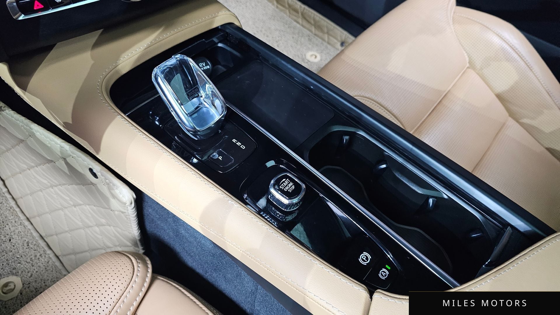 Volvo XC90 2022 — миниатюра 9