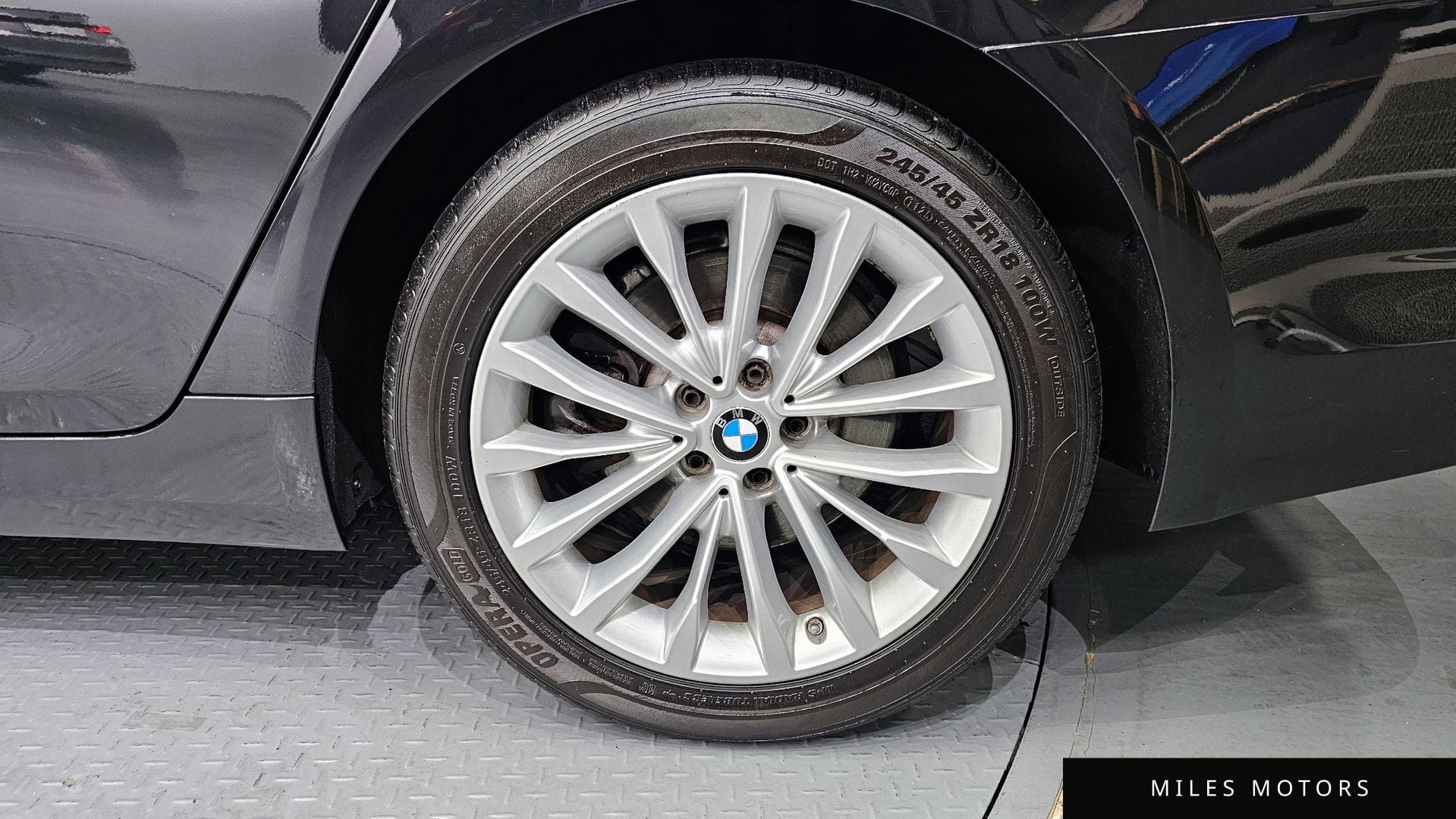 BMW 5 Series (G30) 2019 — миниатюра 5