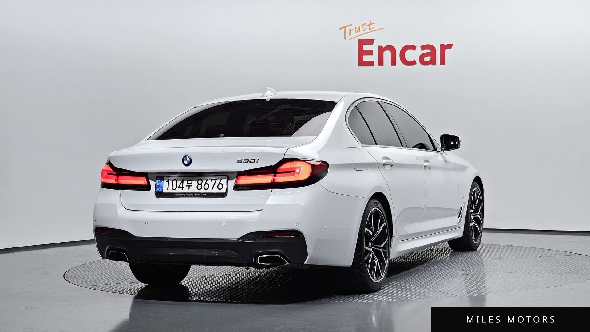 BMW 5 Series (G30) 2022 — миниатюра 2