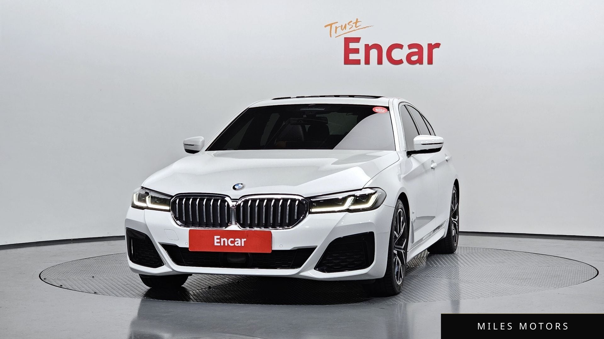 BMW 5 Series (G30) 2022 — миниатюра 3