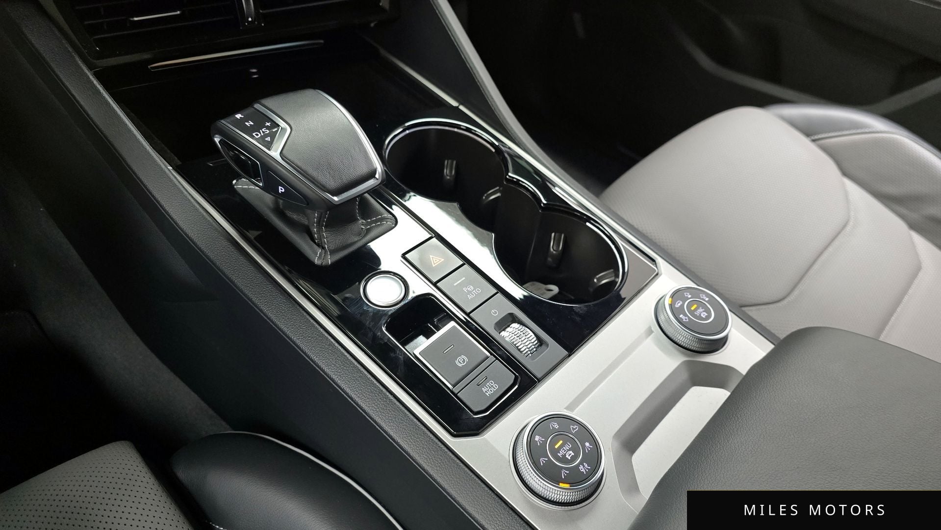 Volkswagen Touareg 2023 — миниатюра 9