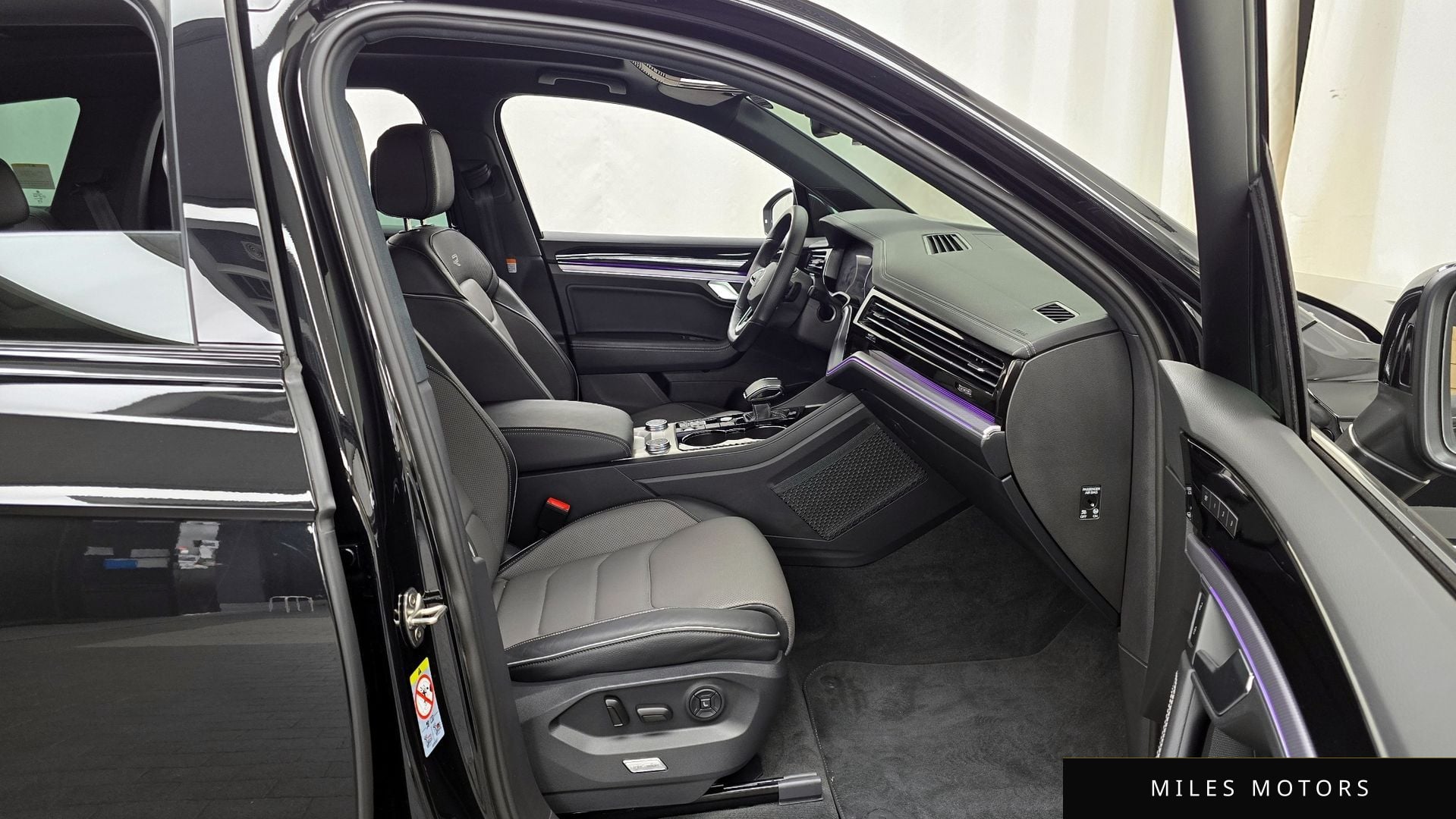 Volkswagen Touareg 2023 — миниатюра 11