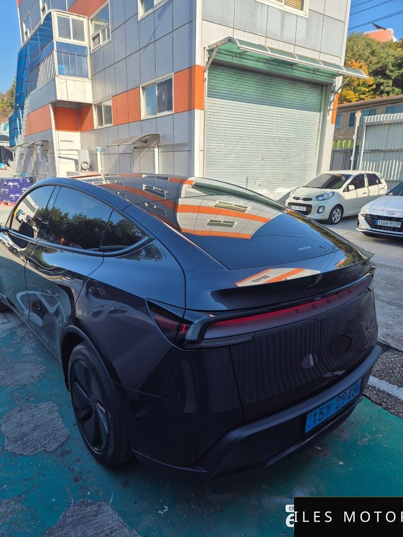 Tesla Model Y 2025 — миниатюра 4