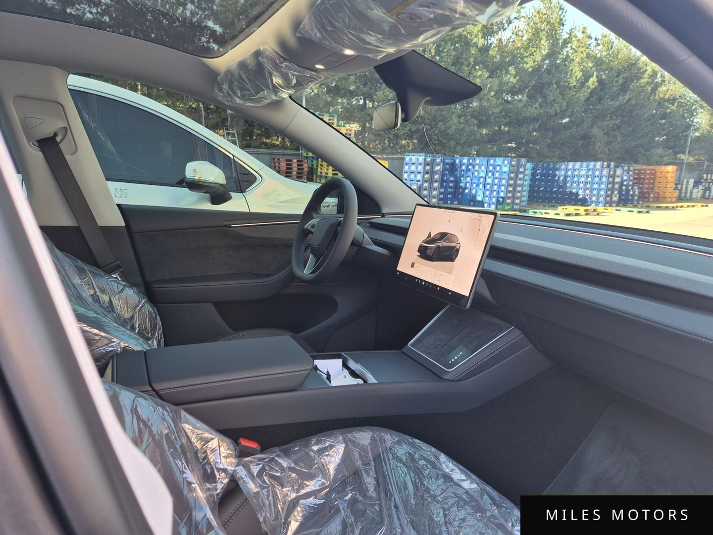 Tesla Model Y 2025 — миниатюра 7
