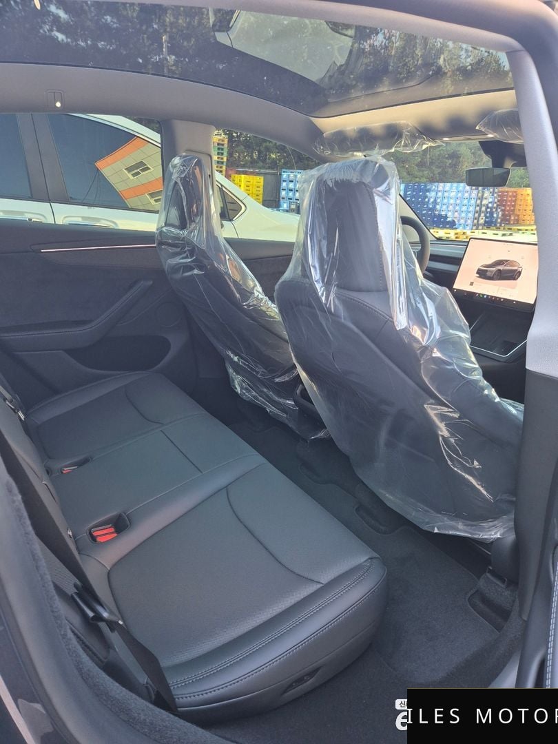 Tesla Model Y 2025 — миниатюра 8
