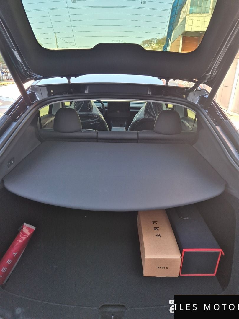 Tesla Model Y 2025 — миниатюра 9