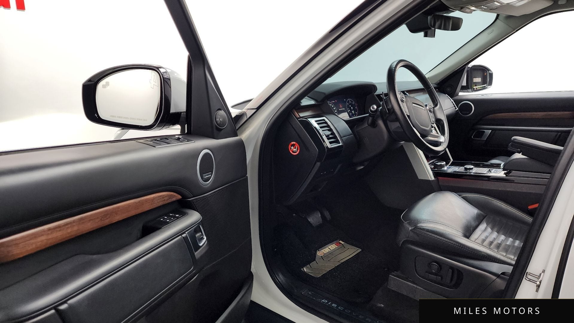 Land Rover Discovery 2018 — миниатюра 10