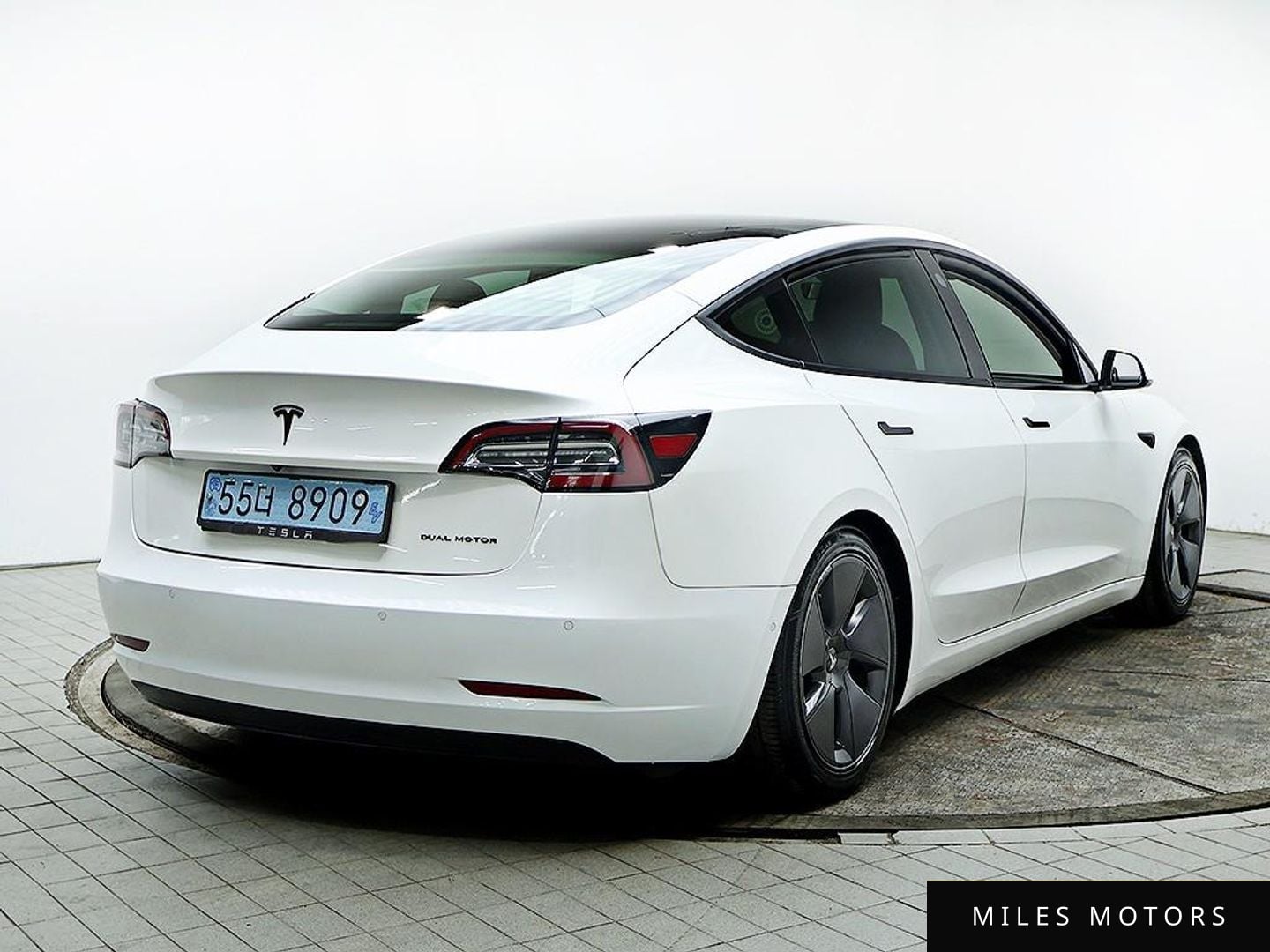 Tesla Model 3 2021 — миниатюра 4
