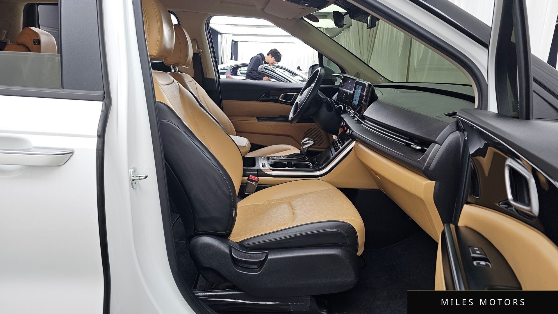 Kia Carnival 2023 — миниатюра 11