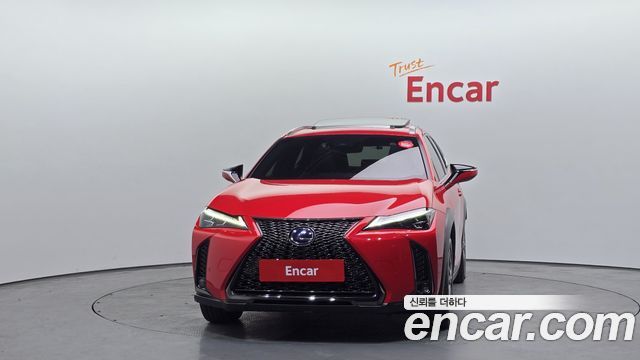Лексус UX250h 2020 — миниатюра 3