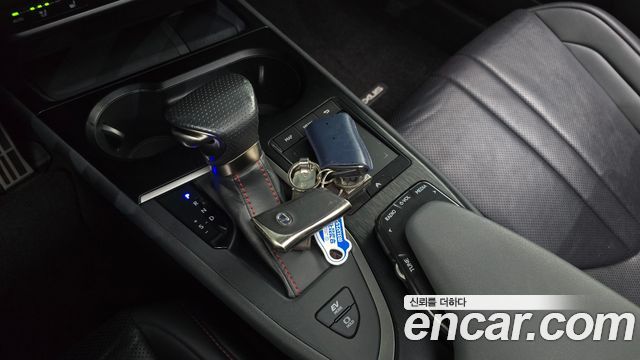 Лексус UX250h 2020 — миниатюра 9